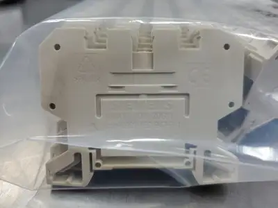 SIEMENS 8WA1-011-2DG11 Terminal Block, 600V, Lot of 33. 4A-41