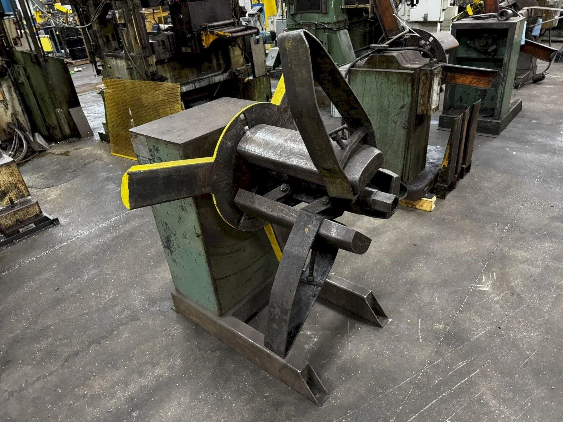 2500 LB X 12" AMERICAN MODEL #60 PULL OFF COIL REEL UNCOILER: YOBRO #23918