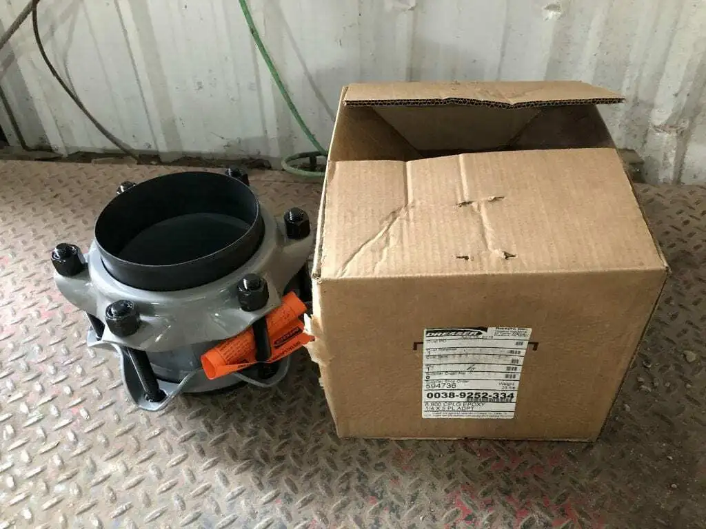 Dresser 0038-9252-334 6″ Pipe Clamp Coupling 6.9″ OD ; 1/4 X 5 ring -NIB