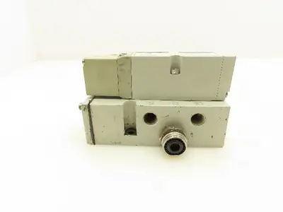 Numatics 122BA4Z2ML00061 Pneumatic Solenoid Valve w/Manifold Base 24VDC