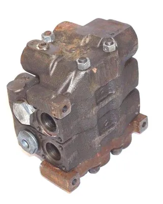 NEW HYSTER 7697 REV. L 3-WAY DIRECTIONAL VALVE