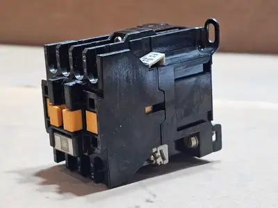 Used TELEMECANIQUE CA2-DN140 Switchgears British Columbia CA | Lenmark #1438528