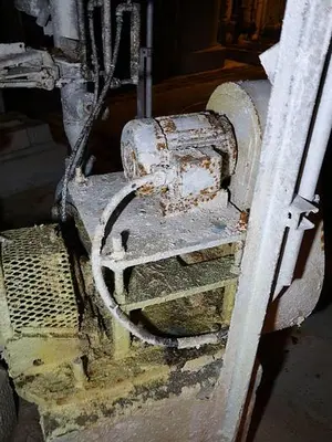 USED 1998 APACHE STAINLESS TANK