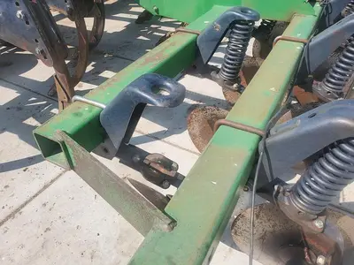 USED JOHN DEERE 2700