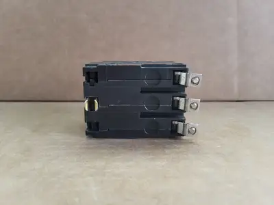 Used SQUARE D QOB330 Switchgears British Columbia CA | Lenmark #1438534