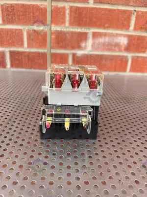 Used ALLEN BRADLEY 194R-NJ030P3 3-POLE, 30-AMPERE FUSED ROTARY DISCONNECT SWITCH Electronics & Components California US | Equipment Lab #1566564
