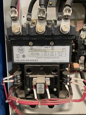 Allen-Bradley Centerline 2100 8 Section MCC Motor Control Center 800/400A 600V