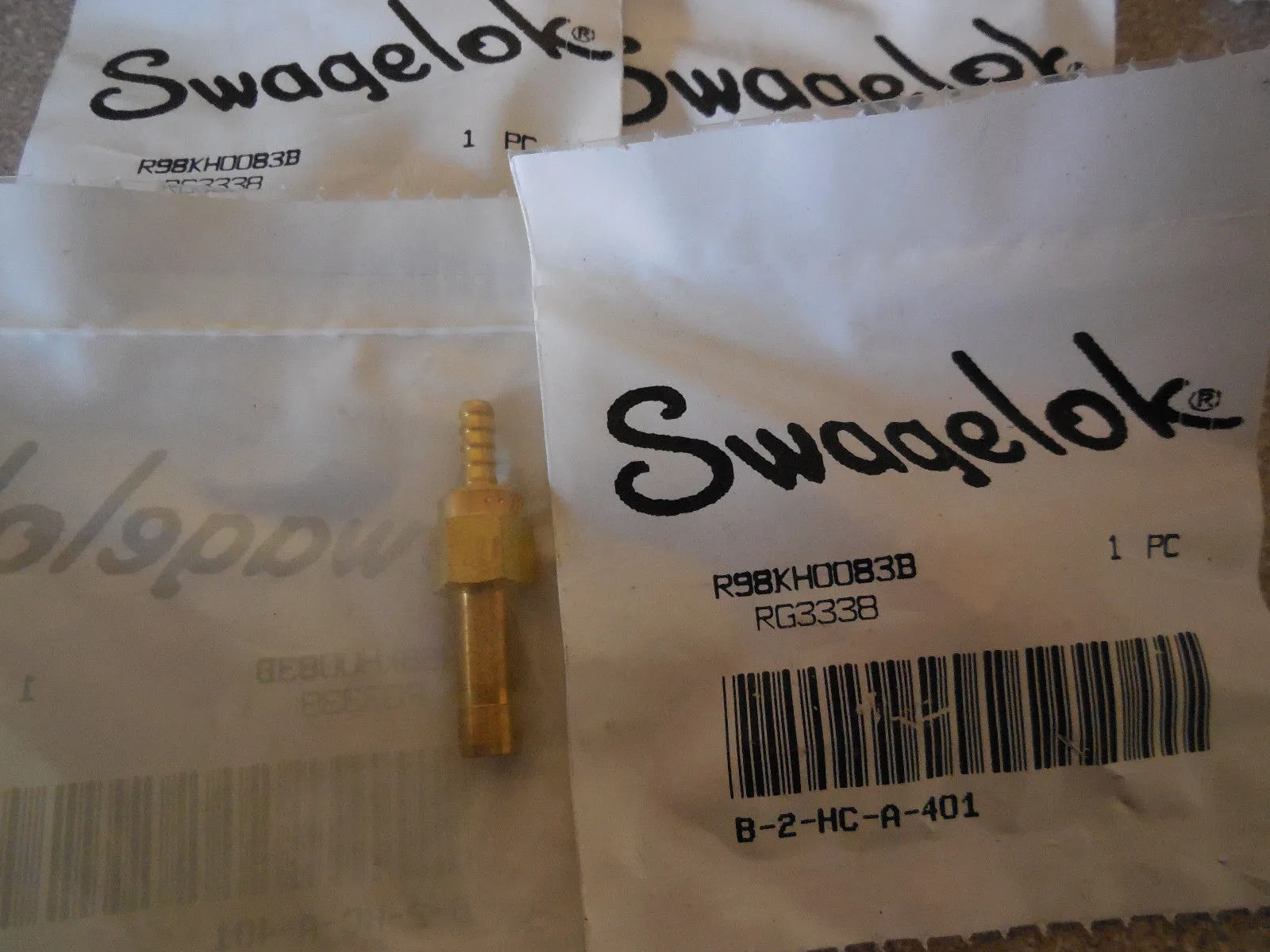 4 NEW SWAGELOK B-2-HC-A-401 HOSE CONNECTOR B2HCA401