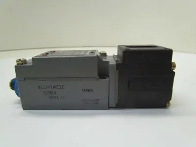 CH Cutler Hammer E51SPL Limit Switch on E51RN Receptacle With E51DF33 Head