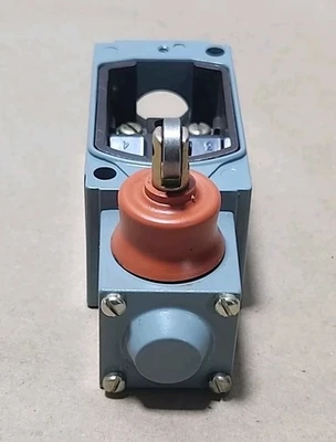 NEW Allen-Bradley 802T-KV