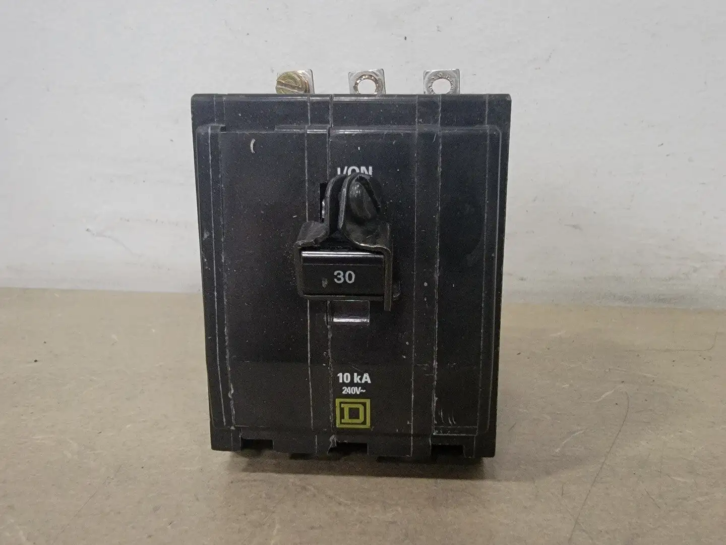 USED SQUARE D QOB330