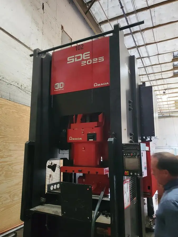 USED AMADA SDE-2025