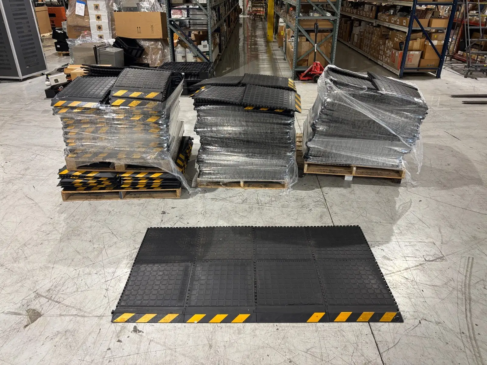 USED 2ND SHIFT LOT OF 400 FLOOR TILES, COMBINATION OF CENTERS AND EDGE PIECES.