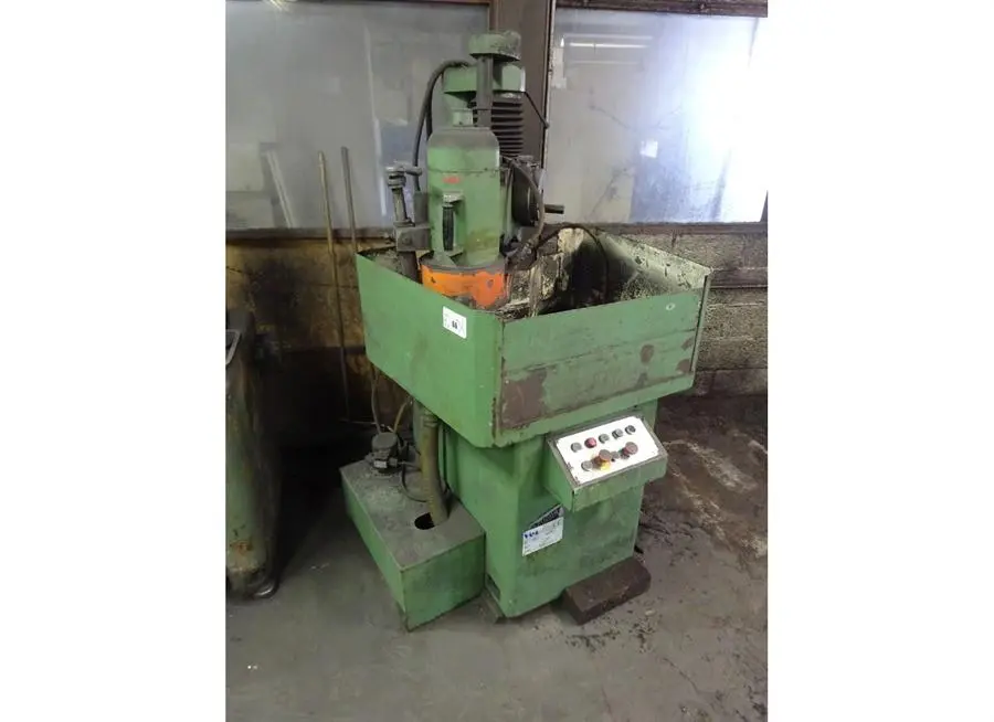 USED VAM 400R/V PUNCH/TOOL GRINDER