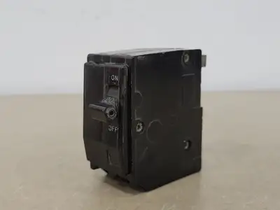 Used SQUARE D QO220 Switchgears British Columbia CA | Lenmark #835380