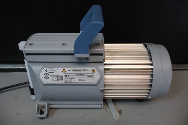 Used VACUUBRAND MD 1C Vacuum Pumps Connecticut US | BG Industrial Surplus #472235