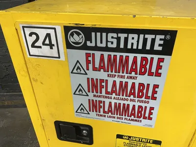 Used JUSTRITE _UNKNOWN_ Cabinets Ohio US | HGR 24 #1185703