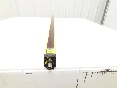 Banner SLSE30-1200Q8 EZ Screen Safety Light Curtain Emitter 1200mm 24VDC