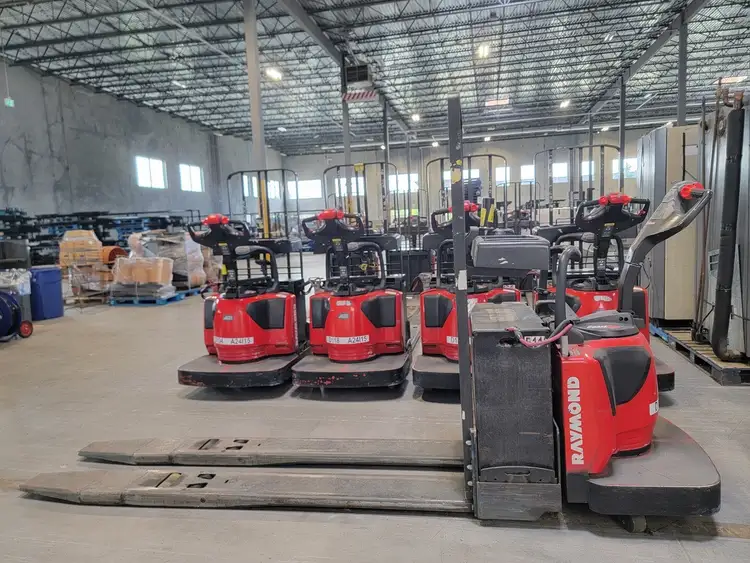 Used RAYMOND 8410 Pallet Jacks British Columbia CA | Lenmark #237707
