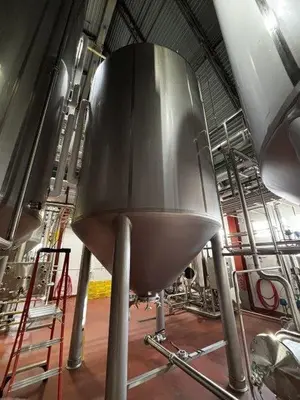 USED 2010 MUELLER 8,300 GALLON