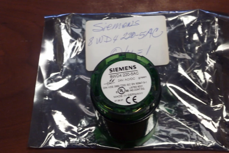 New | in-Stock Siemens 8WD4220-5AC Safety Products (Other) Arizona US | ASSET CONVERSION SPECIALISTS, INC. #312841