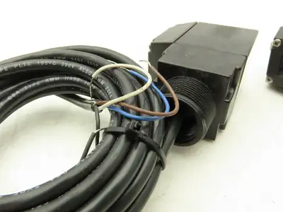 Honeywell CCS1100 Photoelectric Switch 1 Meter Polarized Retro Lot of 3