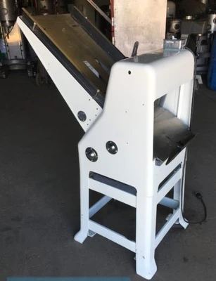 8-0135 Oliver Gravity Feed Bread Slicer Model 797 w/ 32″ Chute