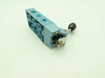 Skinner S3L0ACX2 Manual Directional Control Valve 5-Way 2 Pos 150PSI 1/4" NPT
