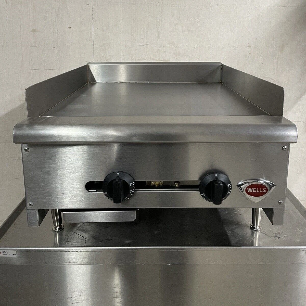182-0117 Wells 5GHDTG2430GNAT 24" Thermostatic Gas Flat Griddle