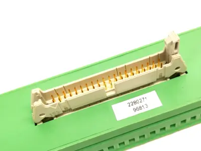 2280271,DFLK 40,Typ DFLK 40 | Phoenix Contact Typ DFLK 40 Feed-Through Interface Module 2280271 MISSING LATCH - Used