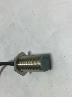 Siemens 3RG4013-0GB33 SIMATIC INDUCTIVE PROXIMITY SENSOR  NO 0.2-A sn1=5mm