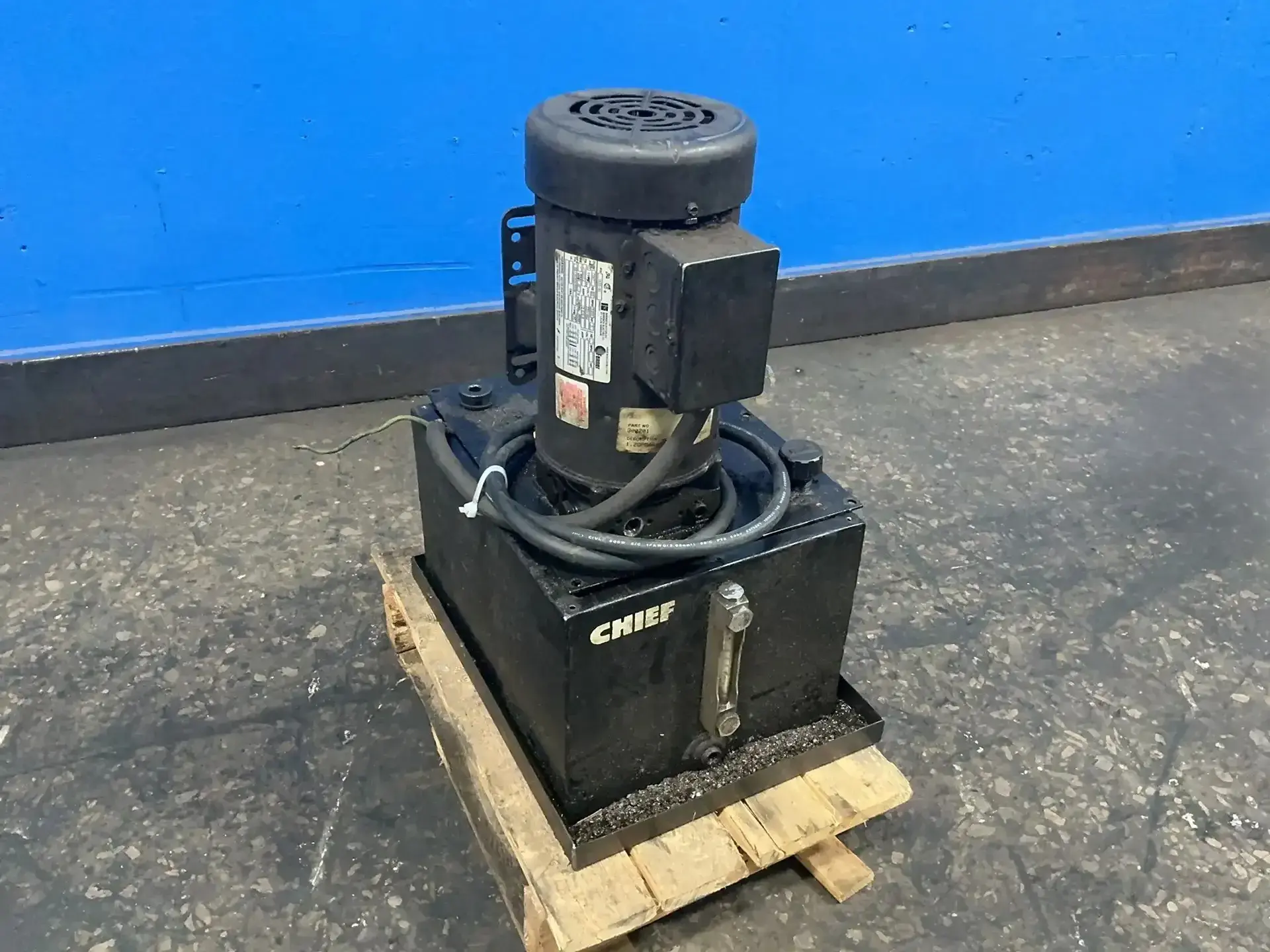 Used CHIEF _UNKNOWN_ Pumps Ohio US | HGR 24 #1506874
