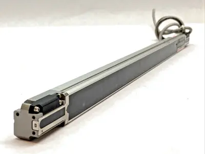 USED KEYENCE SAFETY LIGHT CURTAIN TRANSMITTER 28 BEAM 24VDC IP65