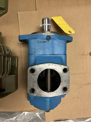 Used VICKERS 3520V-35A5-1A6-20-282-D880 Pumps | Surplus Asset Holdings #1206194