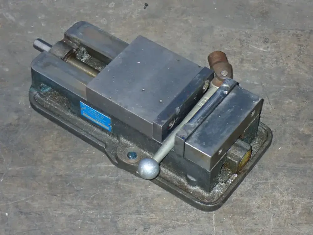 Kurt 6" Vise