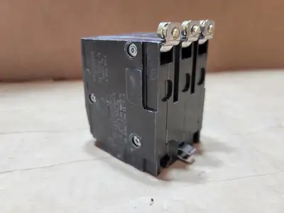 USED SQUARE D QOB330