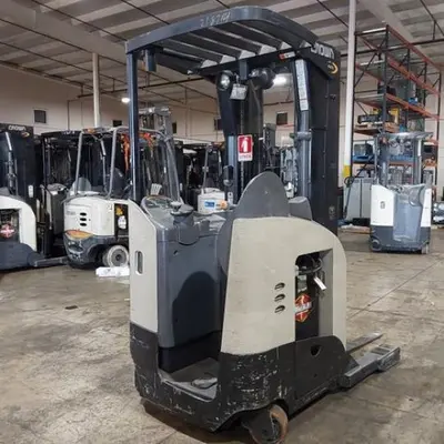 USED 2016 CROWN RR5725-45