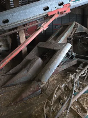 NEW IDEA 325 Harvesting Equipment | Iron Listing (45)