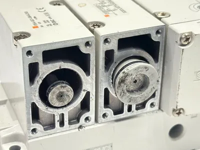 VP544-5DZ1-03N-M-X555 | SMC  Pneumatic Solenoid Valve Manifold Soft Start 3/8" NPT - For parts or not working