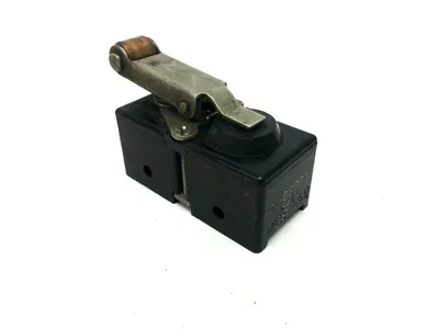 USED ALLEN-BRADLEY LIMIT SWITCH WITH ROLLER LEVER