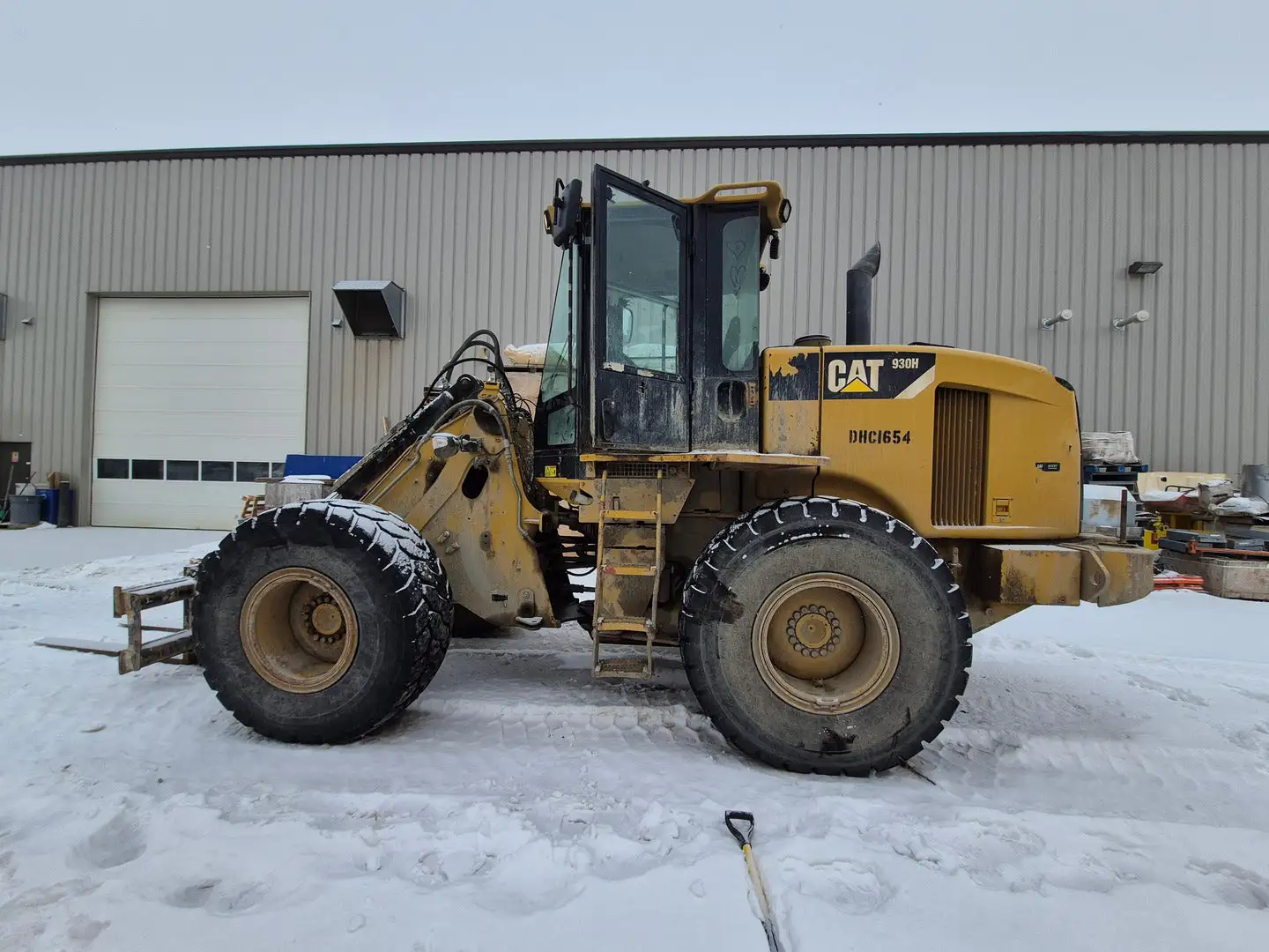 USED 2010 CATERPILLAR 930H