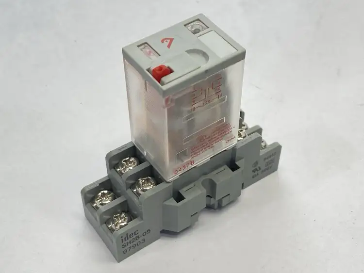 Used Veris Relay w/ IDEC SH2B-05 Relay Base 97903 Relays & Switches Michigan US | Maverick Industrial Sales #1401955