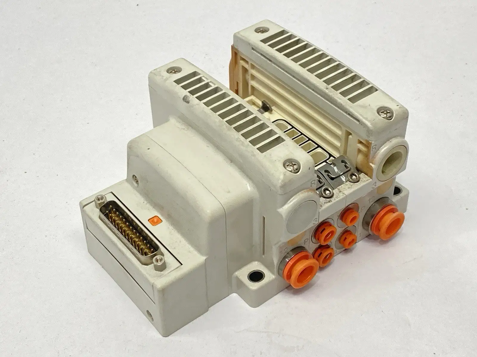 VV5QC21-02N7FD0-S | SMC  Pneumatic Manifold Base 2-Station D-Sub - Used