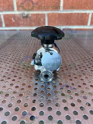 USED SAUNDERS DIAPHRAGM VALVE W/ 1/2" SANITARY FITTING