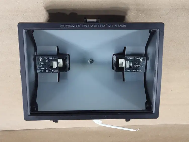 Used COOPER LIGHTING _UNKNOWN_ Lighting British Columbia CA | Lenmark #249217