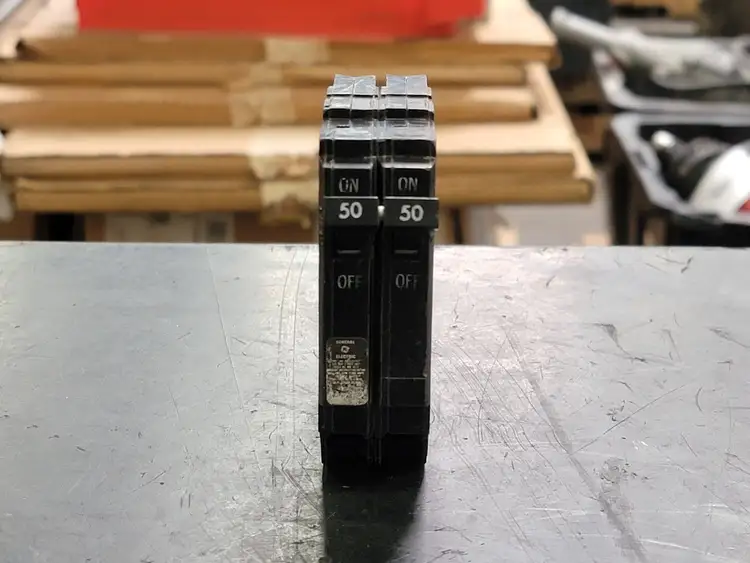 Used GENERAL ELECTRIC THQP250 Switchgears British Columbia CA | Lenmark #240474