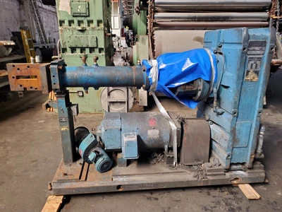 NRM 3 1/2" Rubber Extruder