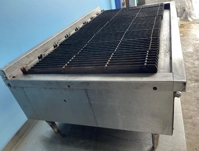 75-0175 Vulcan VCCB47 46'' Natural Gas Char-Broiler