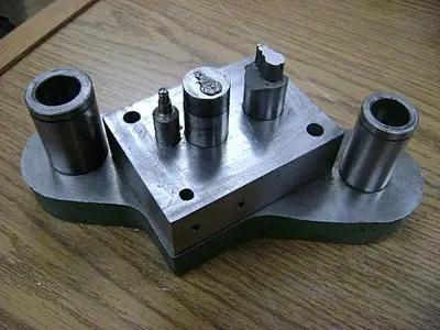1952-390 STAMPING PRESS TOOL & DIE SET TO MAKE RABBIT FINDING