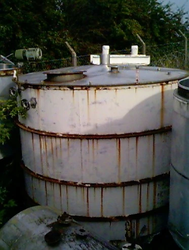 10900 L S/S Vertical Enclosed Tank
